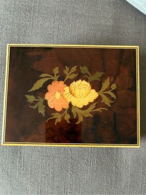 Vintage Italian music box plays sound of music